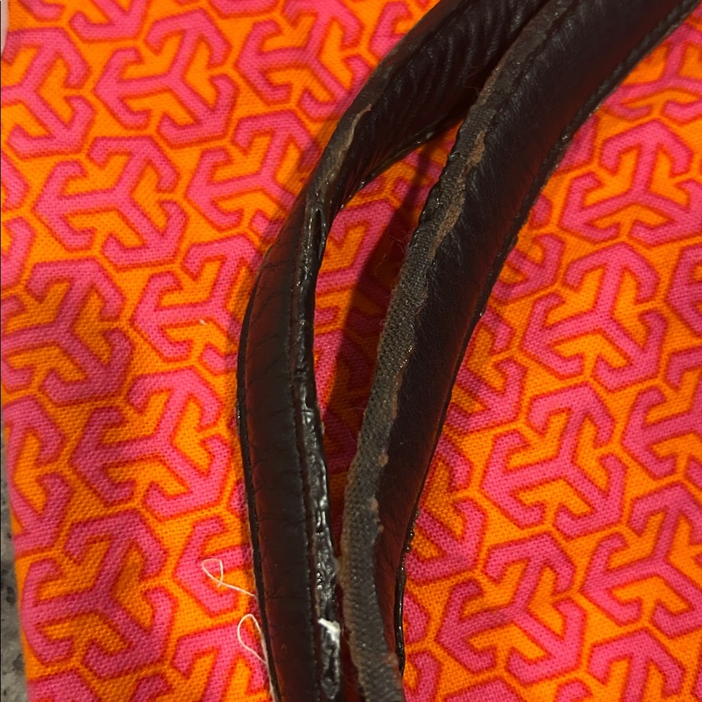 Tory Burch Black shoulder. purse
Will give credit card wallet and Dust Bag free - Picture 9 of 11